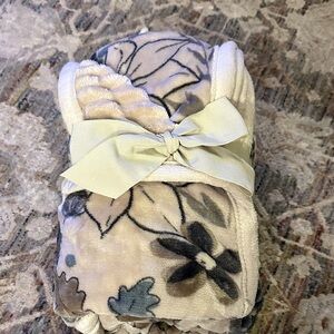 Floral Plush Blanket - Cream and Gray